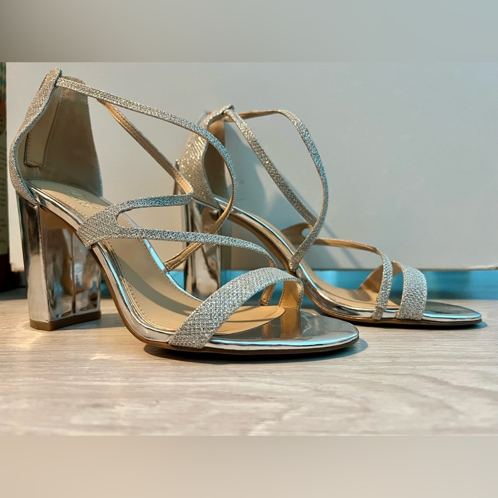 BARELY USED WOMEN’S SHOES